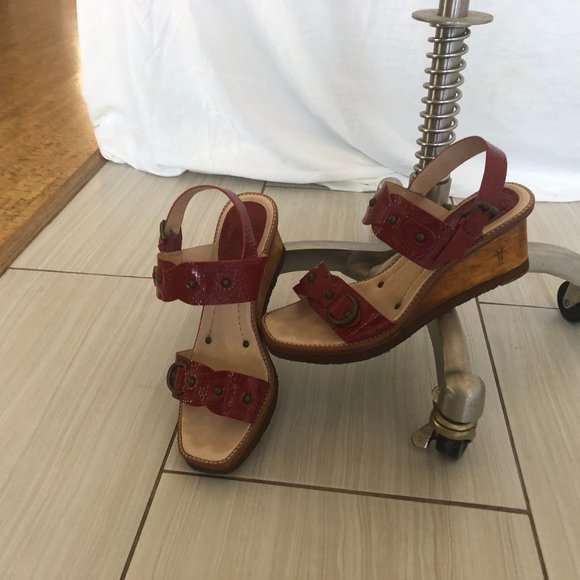 Wood heeled sandals - Picture 1 of 7